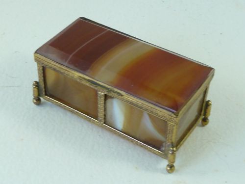 MINIATURE BANDED CARNELIAN AGATE HARDSTONE BOX GILT BRASS ORMOLU TRINKET JEWELLERY - ADDITIONAL PHOTO 7