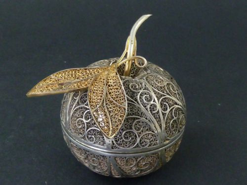 silver filigree apple shaped box tunisia moor marked 800 - CATEGORY: ANTIQUE BOXES - DATED 1920