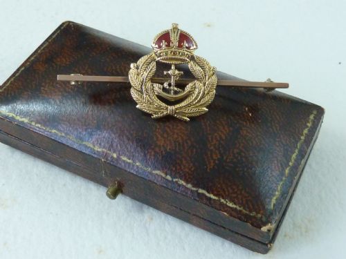 ROYAL NAVY GOLD ENAMEL SWEETHEART BROOCH STICK TIE PIN MARKED 9CT SOLID BOXED - ADDITIONAL PHOTO 7