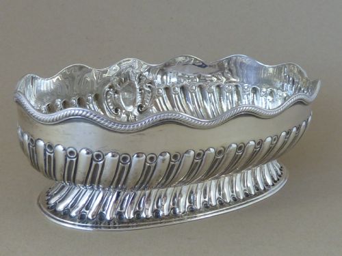 VICTORIAN 1882 HALLMARKED SILVER BOWL MINIATURE MONTEITH STERLING SMALL OVAL - ADDITIONAL PHOTO 4