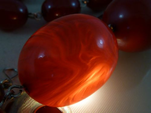 66G BAKELITE FAUX CHERRY RED AMBER CLOUDY BEAD NECKLACE - ADDITIONAL PHOTO 4
