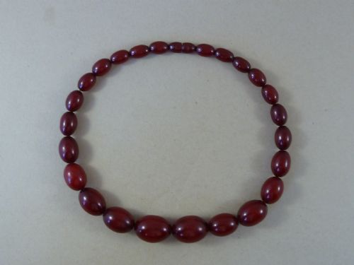 46G BAKELITE FAUX CHERRY RED AMBER CLOUDY BEAD NECKLACE - ADDITIONAL PHOTO 1