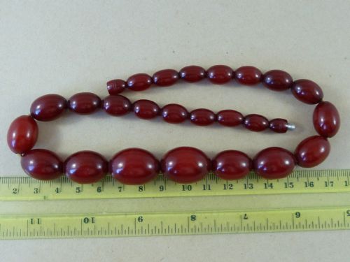 46G BAKELITE FAUX CHERRY RED AMBER CLOUDY BEAD NECKLACE - ADDITIONAL PHOTO 2