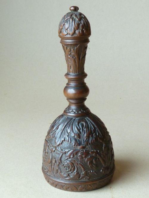 FRENCH CESAR BAGARD CARVED FRUITWOOD HAND BELL DRESSING TABLE 17TH CENTURY - ADDITIONAL PHOTO 1