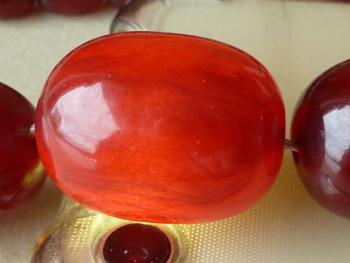 72 GRAMS BAKELITE FAUX CHERRY RED AMBER BEAD NECKLACE - ADDITIONAL PHOTO 5