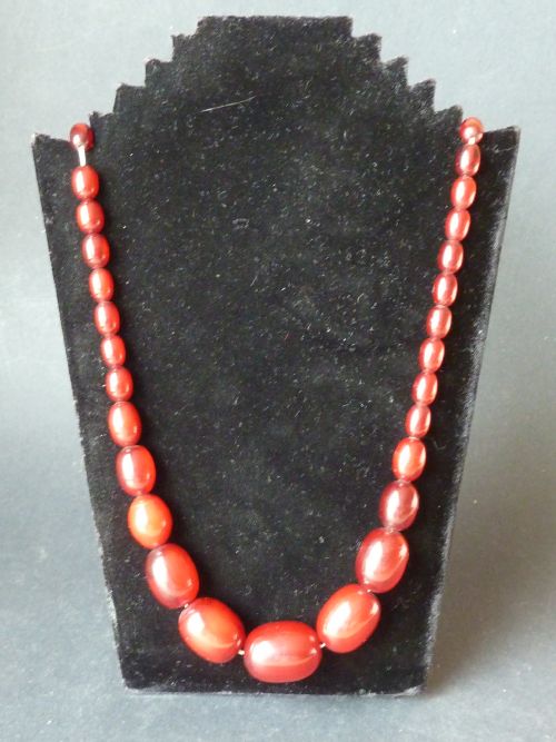 72 GRAMS BAKELITE FAUX CHERRY RED AMBER BEAD NECKLACE - ADDITIONAL PHOTO 9