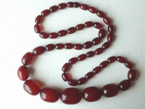 72 grams bakelite faux cherry red amber bead necklace - CATEGORY: ANTIQUE JEWELLERY - DATED 1920