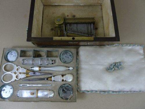 PALAIS ROYAL MOP SHELL SCISSORS NEEDLE SEWING MUSICAL BOX FRENCH ETUI MOTHER OF PEARL ANTIQUE - ADDITIONAL PHOTO 3