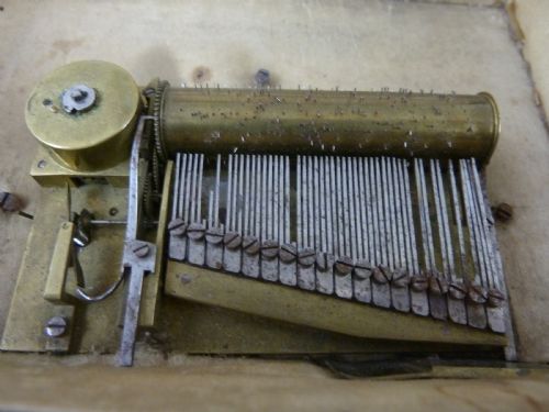 PALAIS ROYAL MOP SHELL SCISSORS NEEDLE SEWING MUSICAL BOX FRENCH ETUI MOTHER OF PEARL ANTIQUE - ADDITIONAL PHOTO 4