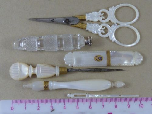 PALAIS ROYAL MOP SHELL SCISSORS NEEDLE SEWING MUSICAL BOX FRENCH ETUI MOTHER OF PEARL ANTIQUE - ADDITIONAL PHOTO 8