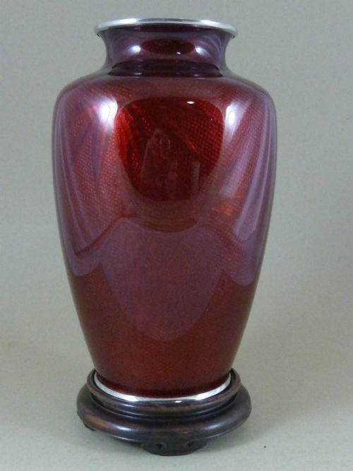 LARGE JAPANESE SILVER WIRE CLOISONNE GINBARI RED ENAMEL VASE MEIJI PERIOD MARKED ANDO JUBEI FLOWERS BASSETAILLE - ADDITIONAL PHOTO 2