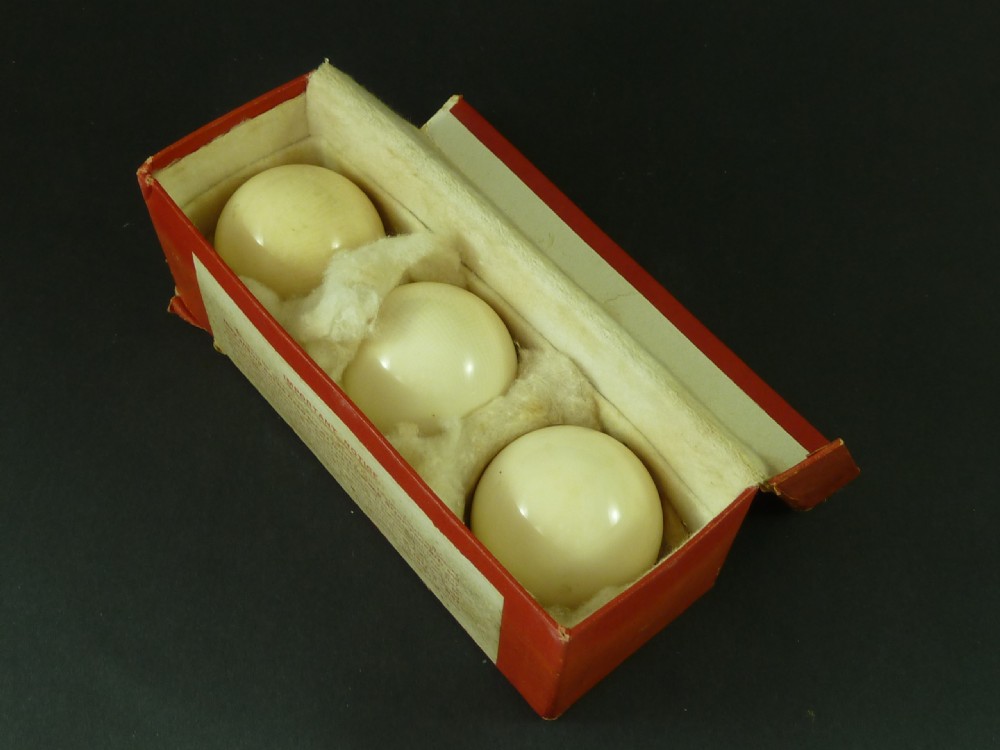 Original Boxed Set Three Ivory Billiard Balls Snooker