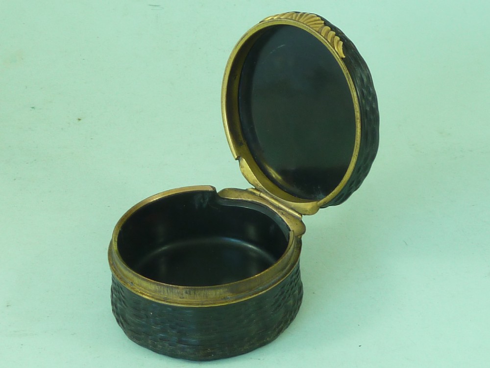 Georgian Rose Engine Turned Horn Snuff Box Copper Gilt Gold View IV