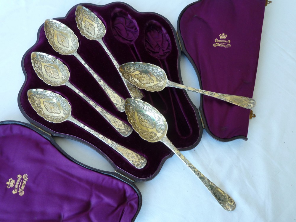 Royalty H.R.H. Queen Victoria Engraved Christmas Gift Sterling Silver Boxed Spoons View V