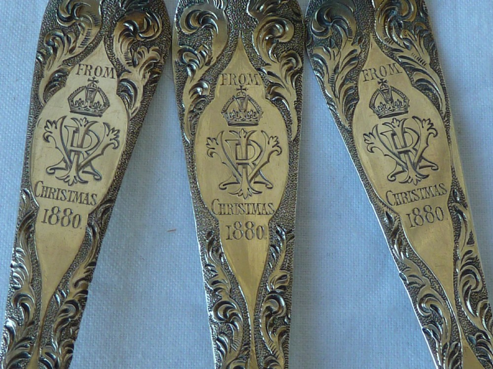 Royalty H.R.H. Queen Victoria Engraved Christmas Gift Sterling Silver Boxed Spoons View VI