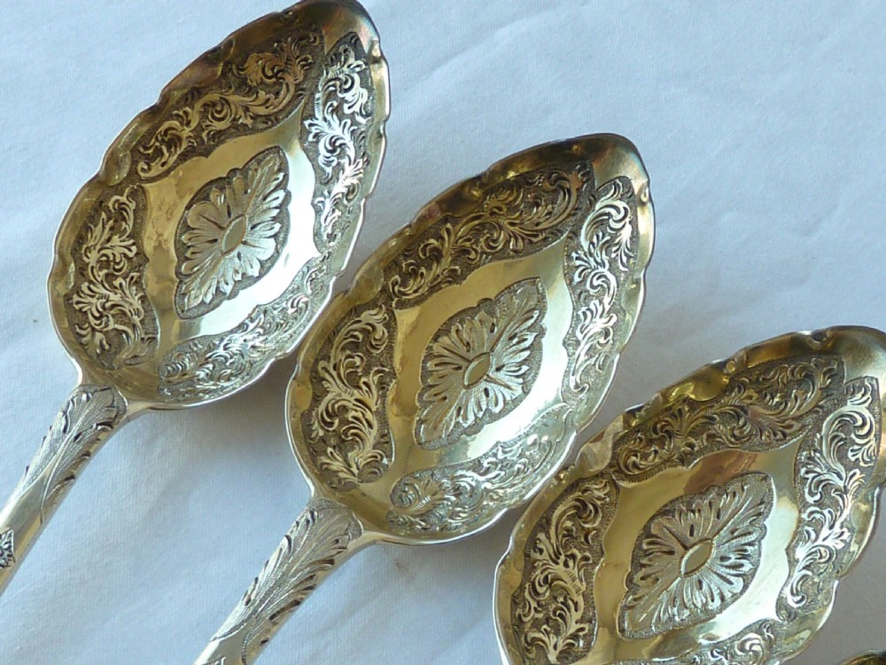 Royalty H.R.H. Queen Victoria Engraved Christmas Gift Sterling Silver Boxed Spoons View IX