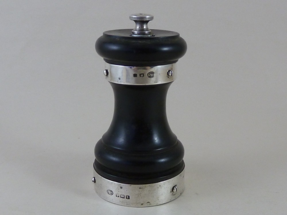 1910 Pepper Grinder Sterling Silver Ebony Hallmarked Hukin & Heath Ltd Capstan Mill View II