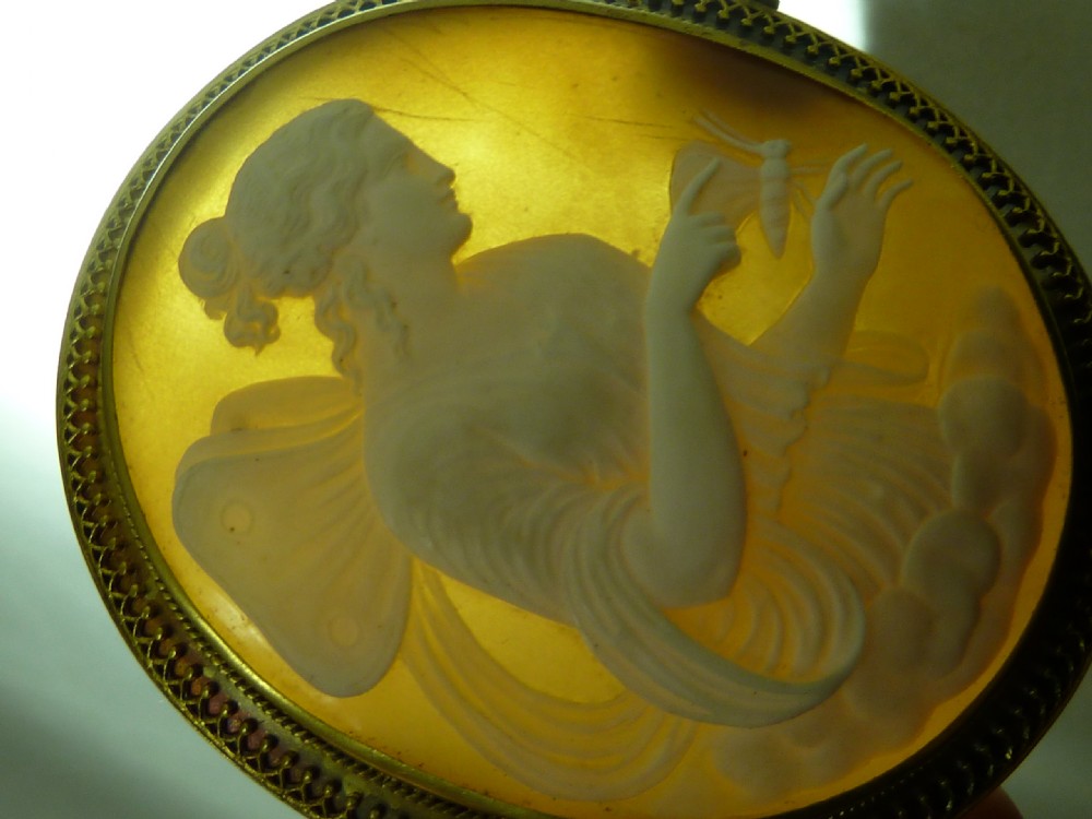 Classical Winged Lady Psyche Cameo Brooch Pin Gold Frame Carved Shell Italian  View VIII