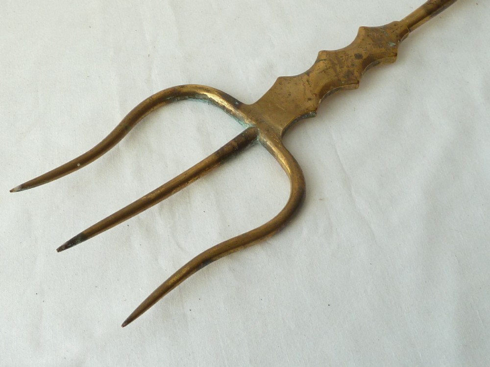 Heavy Victorian Welsh Brass Toasting Fork Flesh Name Morris View V