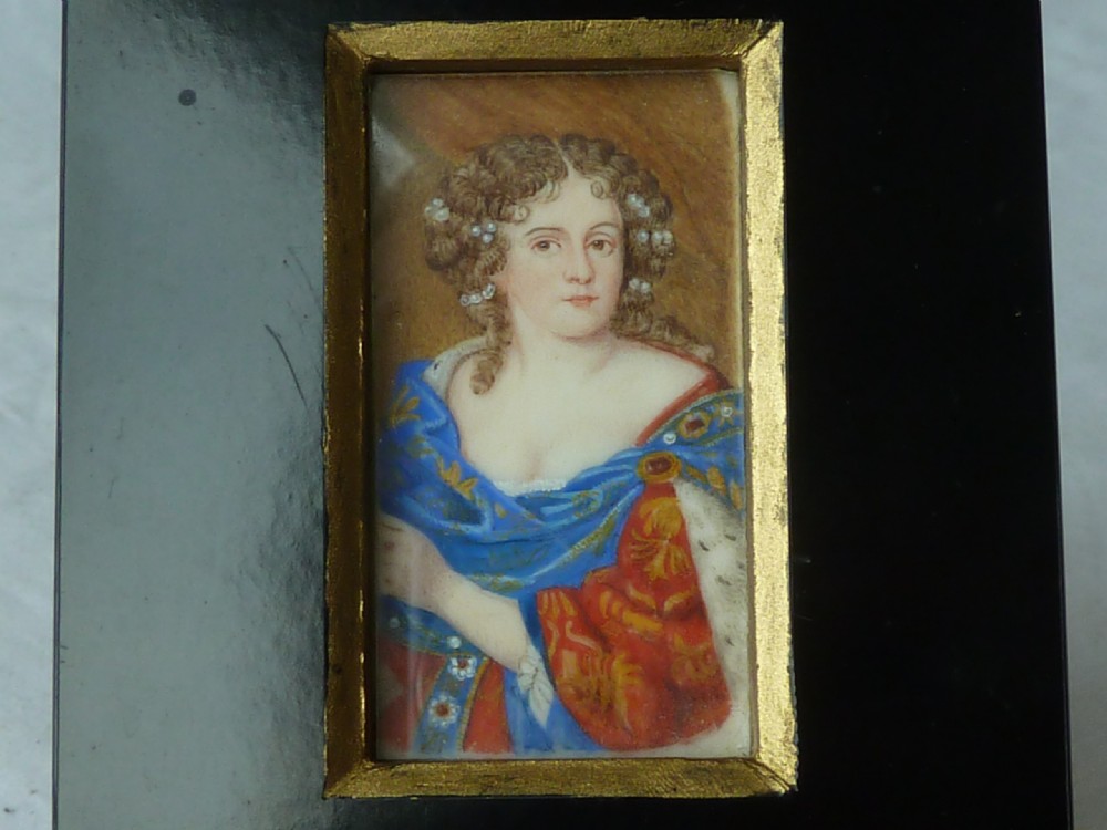 17th Century Court Lady Ermine Portrait Miniature Antique View II