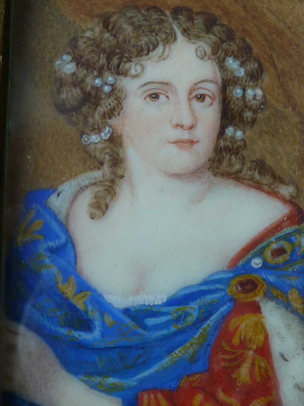 17th Century Court Lady Ermine Portrait Miniature Antique View III