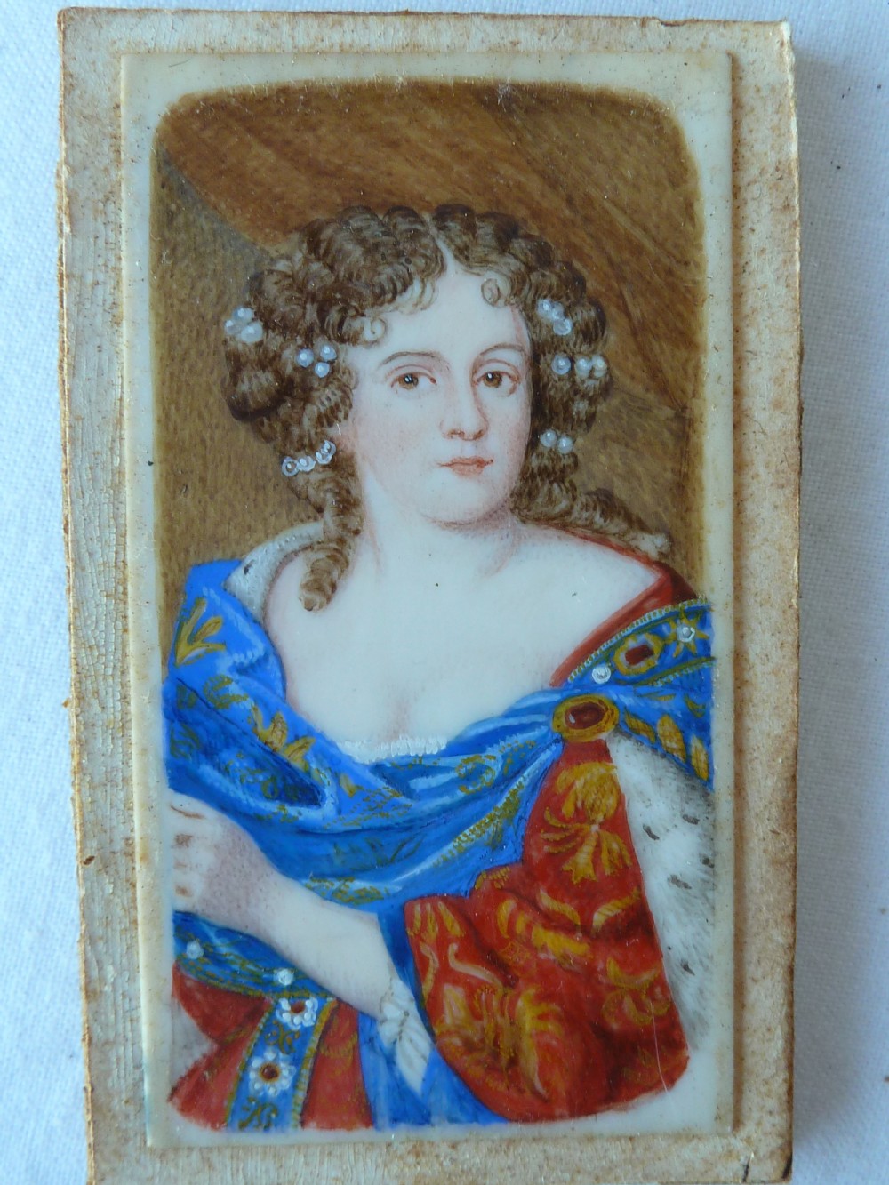 17th Century Court Lady Ermine Portrait Miniature Antique View VI