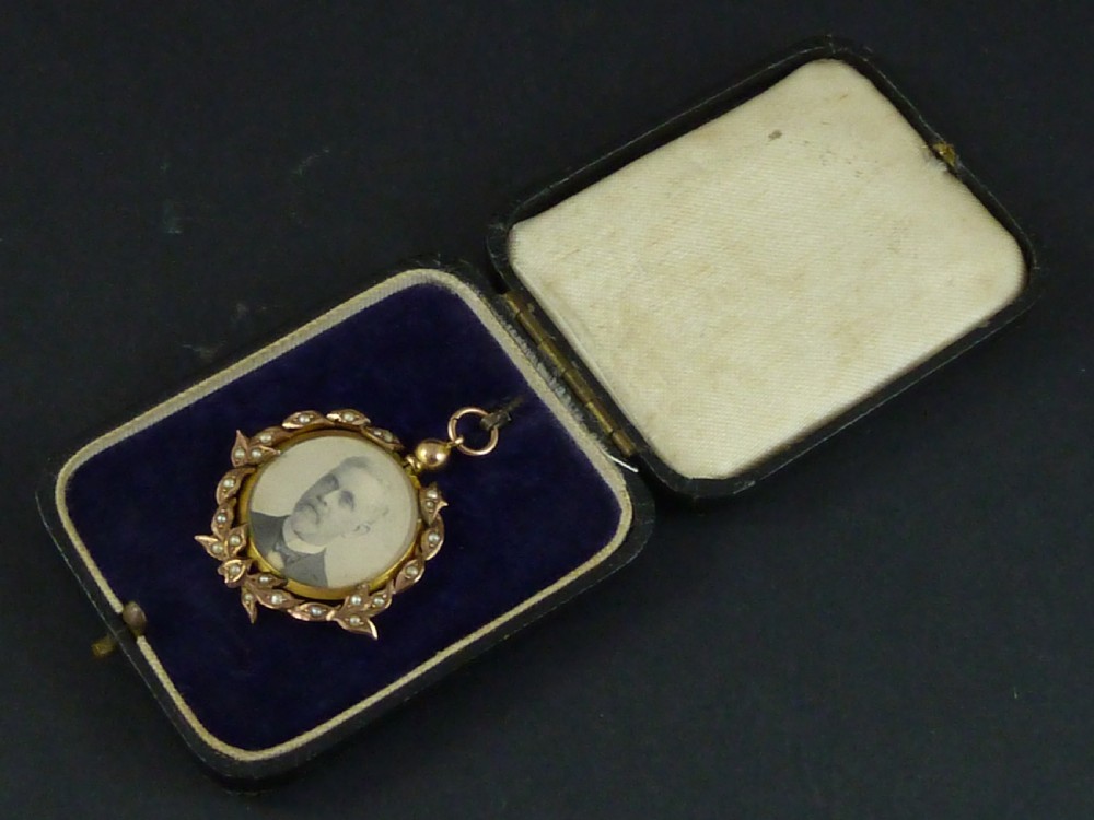 Edwardian Double Sided  Round Solid Gold Pearl Pendant Photo Frame Locket  View II
