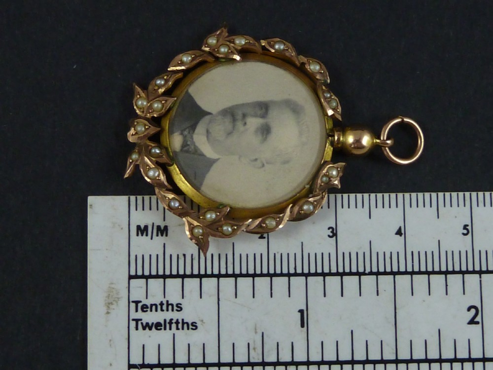 Edwardian Double Sided  Round Solid Gold Pearl Pendant Photo Frame Locket  View IV