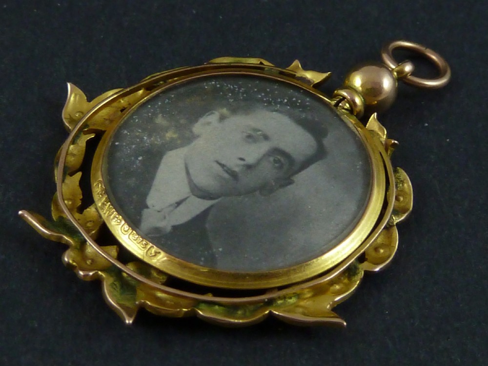 Edwardian Double Sided  Round Solid Gold Pearl Pendant Photo Frame Locket  View VII