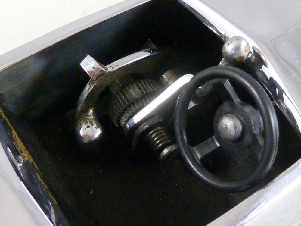 Dunhill Bolide MG Car Table Cigarette Lighter Novelty Blei & Bottoni View VI