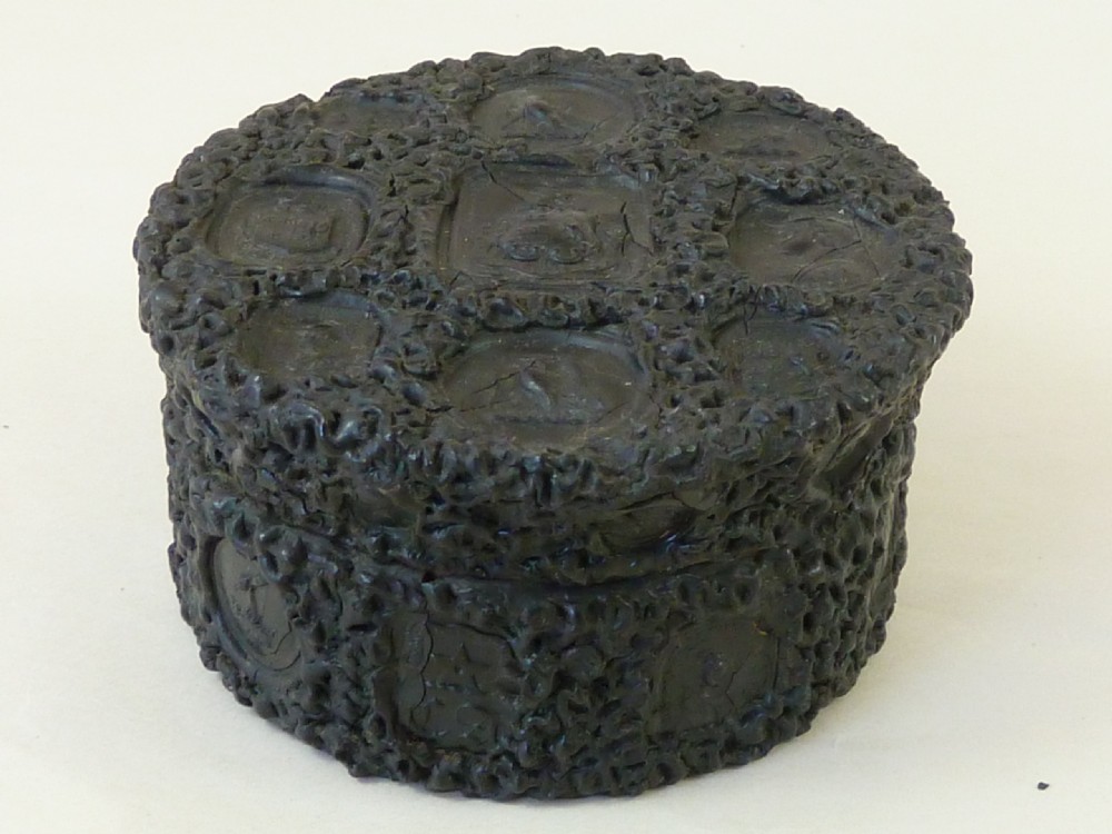 Victorian Black Sealing Wax Intaglio Seal Snuff Box Shellac View VII