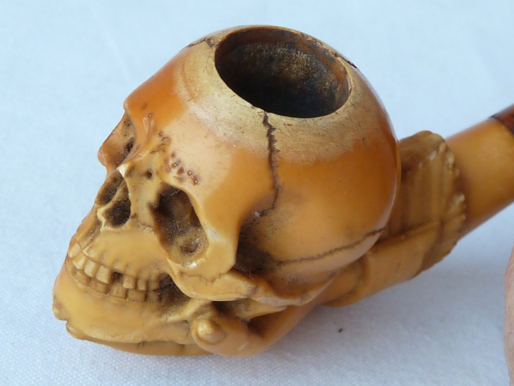 Skull in Hand Carved Meerschaum Pipe Cheroot Holder Amber Case View III