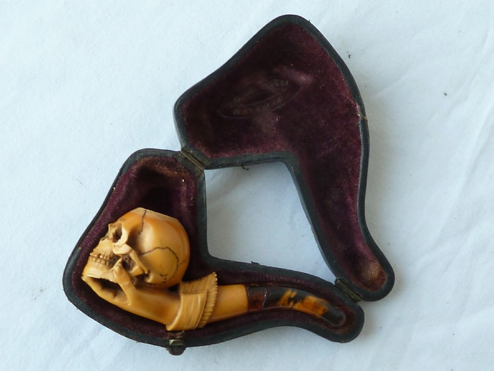 Skull in Hand Carved Meerschaum Pipe Cheroot Holder Amber Case View VIII