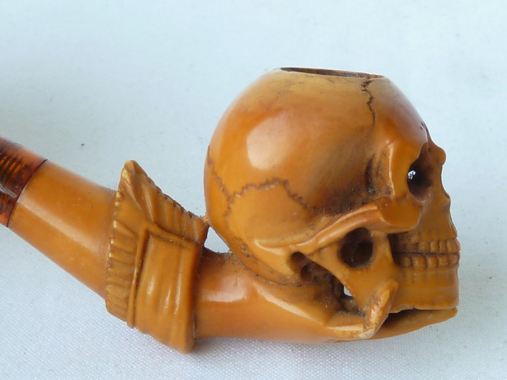 Skull in Hand Carved Meerschaum Pipe Cheroot Holder Amber Case View XI