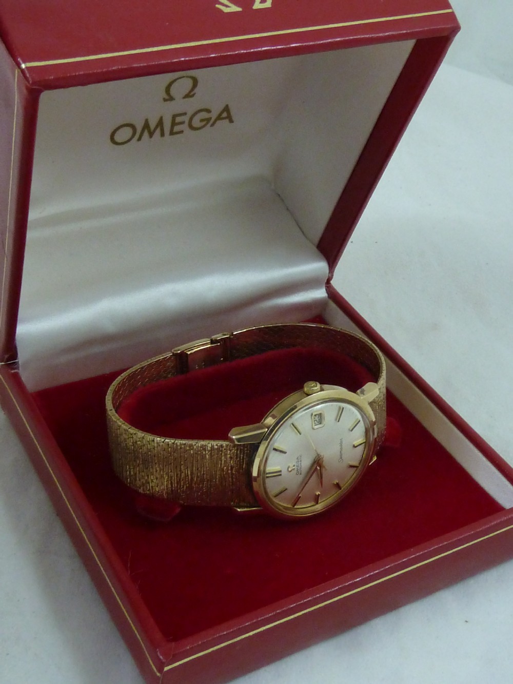 Omega Seamaster Automatic 9ct Gold Bark Bracelet Watch Cal. 562 1967 Boxed View V