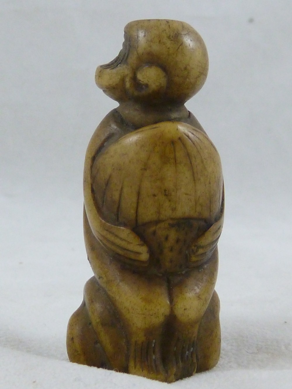 Japanese Carved Horn Netsuke Monkey Peach of Longevity Edo Period View VI