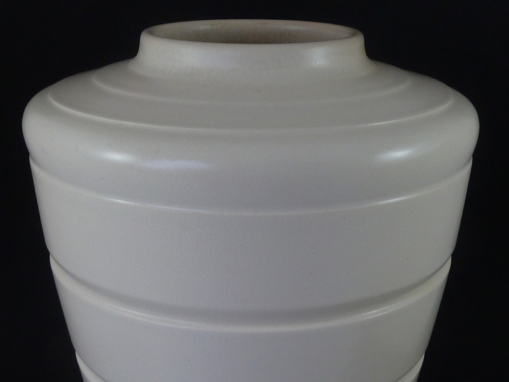 Keith Murray Large 28cm Moonstone White Shoulder Vase 3805 Wedgwood KM Modernist View III