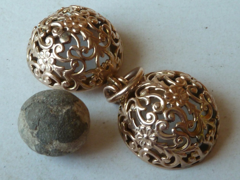 Gold Openwork Bezoar Goa Stone Case Ball Cage Pendant Charm Amulet