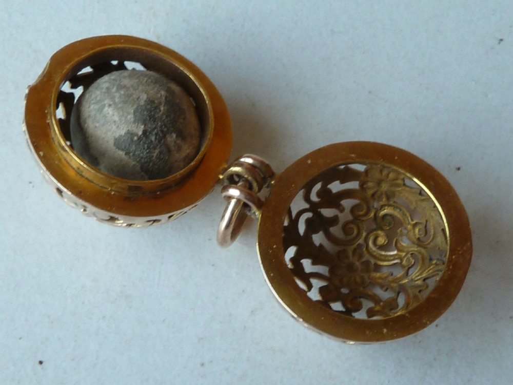 Gold Openwork Bezoar Goa Stone Case Ball Cage Pendant Charm Amulet View VII