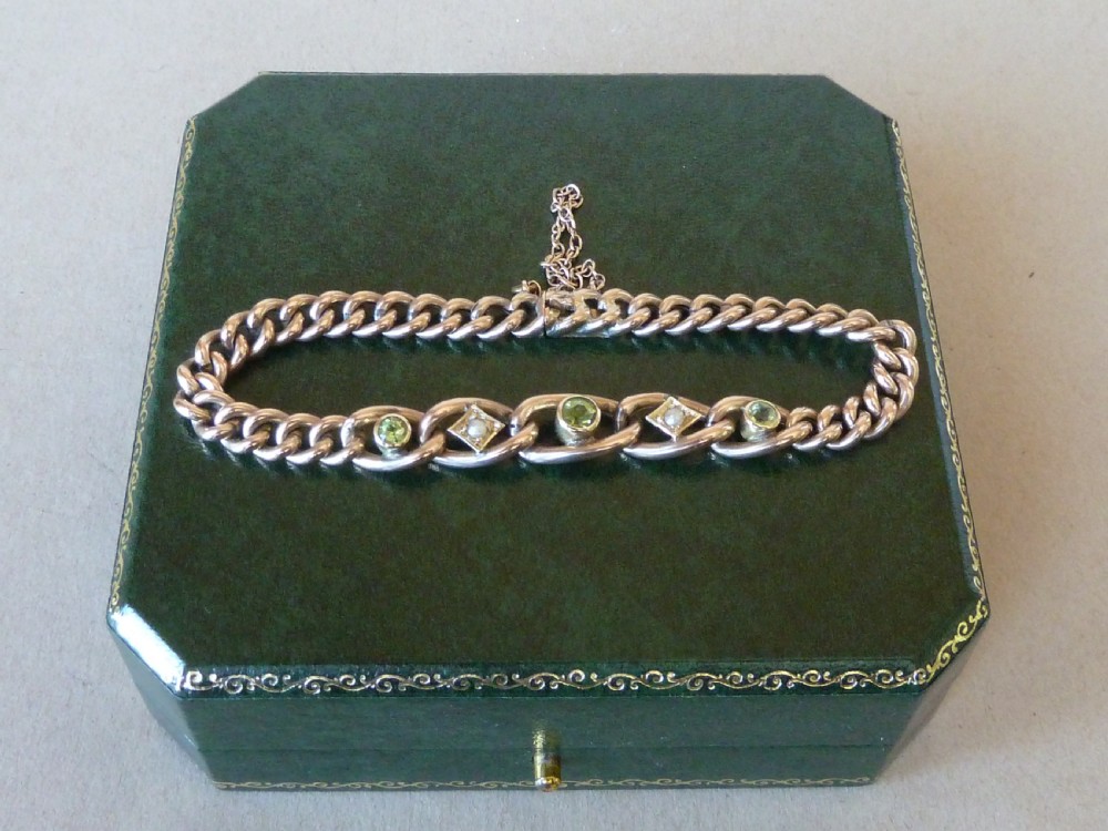 14 Carat Gold Peridot Pearl Curb Link Chain Bracelet 9g View VII