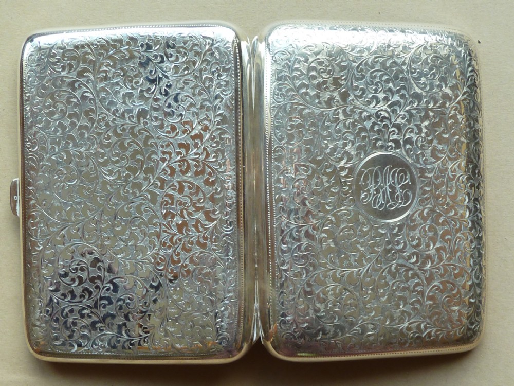 Large Heavy Engraved Solid Silver Cigar Case Birmingham 1911 Gilt Interior View II