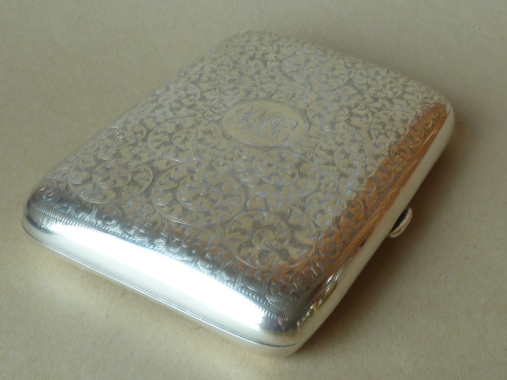 Large Heavy Engraved Solid Silver Cigar Case Birmingham 1911 Gilt Interior View VI