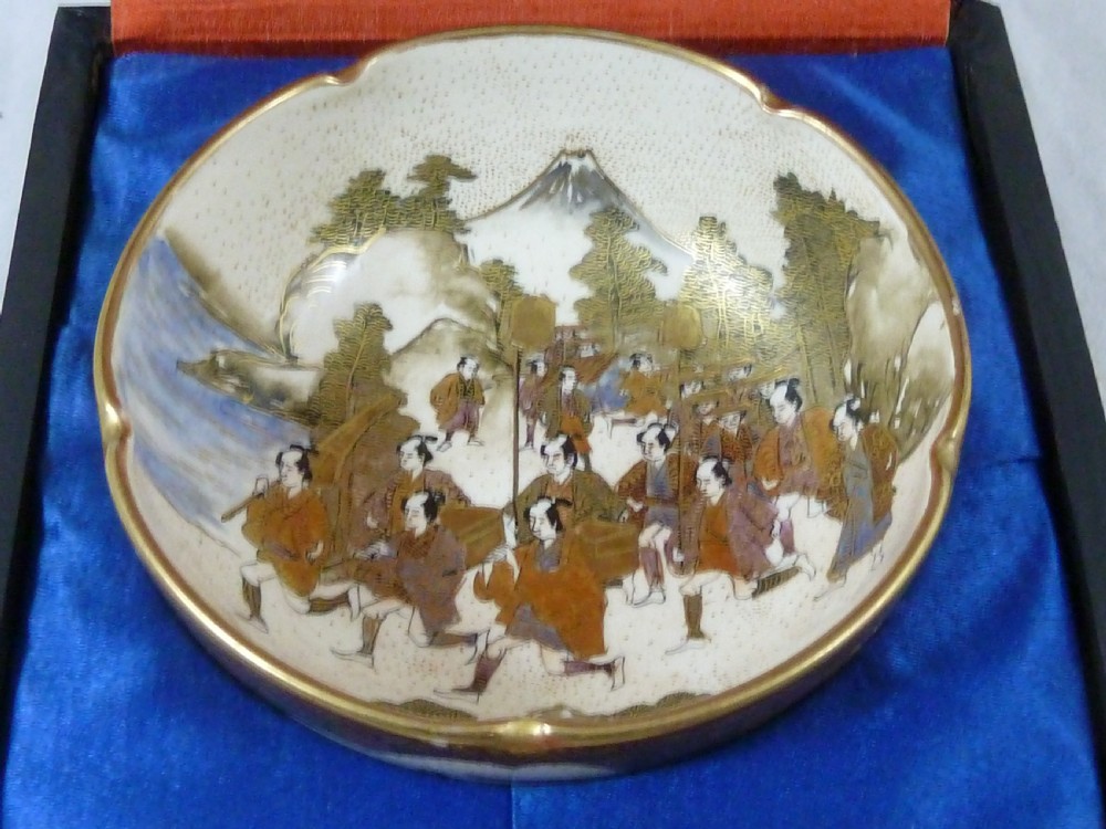 Japanese Satsuma Meiji Pottery Bowl Marked Signed Boxed Processio View IV