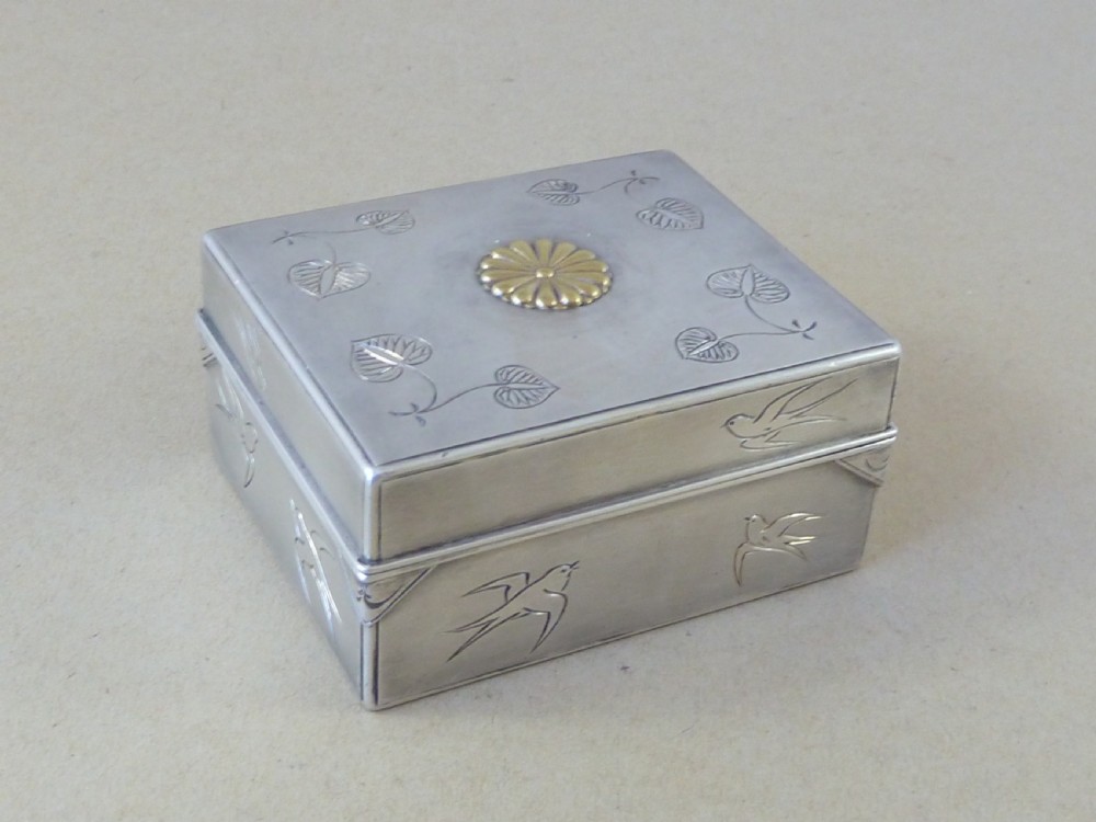 Japanese Imperial Silver Lidded Box Engraved Gold Chrysanthemum Mon Meiji Period Bonbonniere 