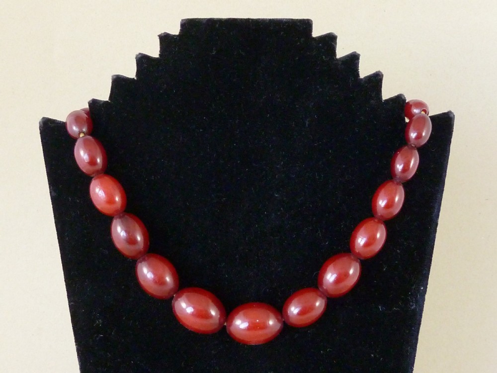 46g Bakelite Faux Cherry Red Amber Cloudy Bead Necklace