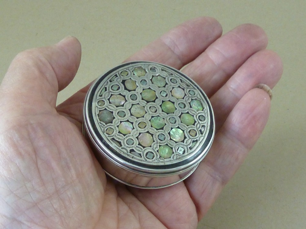 Silver Pique Faux Tortoiseshell Mother of Pearl Patch Box View VII
