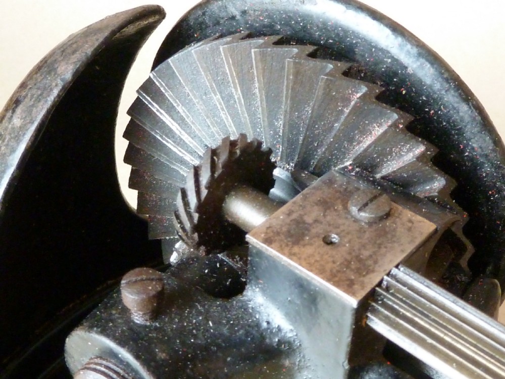 Jupiter Pencil Sharpener Bleistiftschärf-Maschine Patent Guhl & Harbeck Hamburg Antique Mechanical View II