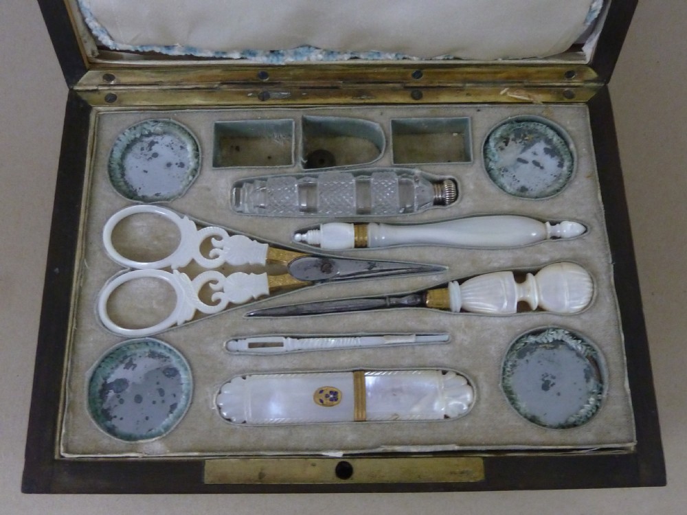 Palais Royal MOP Shell Scissors Needle Sewing Musical Box French Etui Mother of Pearl Antique View III