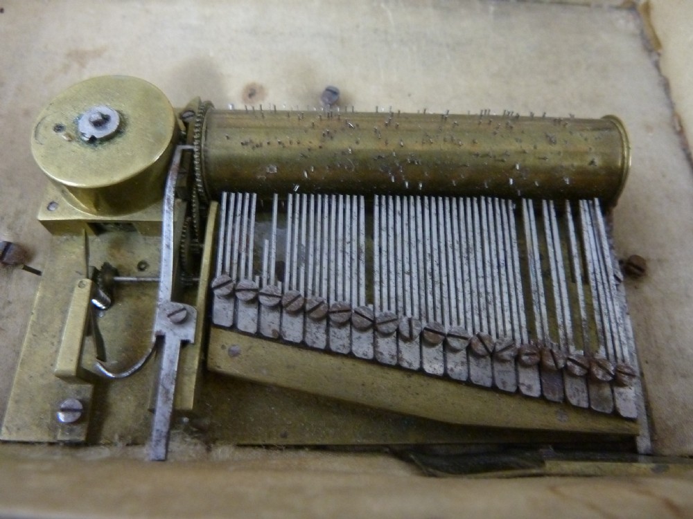 Palais Royal MOP Shell Scissors Needle Sewing Musical Box French Etui Mother of Pearl Antique View V