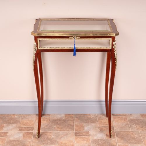 french ormolu mounted bijouterie display table - CATEGORY: ANTIQUE TABLES - DATED 1910